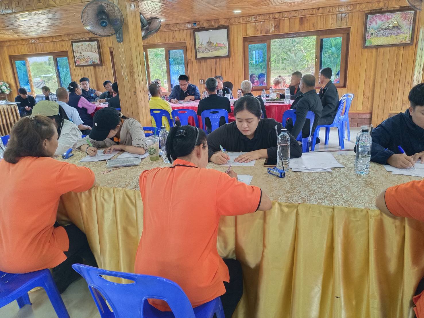 title -  ปฏิรูปที่ดินจังหวัดเพชรบุรี พร้อมด้วย เจ้าหน้าที่ ส.ป.ก.เพชรบุรี ปฏิบัติงานร่วมกับเจ้าหน้าที่สำนักกฎหมาย สำนักจัดการปฏิรูปที่ดิน และสำนักแผนที่และสารบบที่ดินของ สำนักงานการปฏิรูปที่ดินเพื่อเกษตรกรรม ในการลงพื้นที่ตรวจสอบการทำประโยชน์ในที่ดินของเกษตรกร ภายใต้โครงการแก้ไขปัญหาที่ดินทำกินเกษตรกรสภาประชาชน 4 ภาค